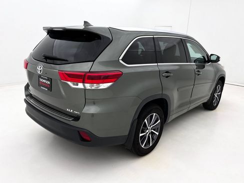 Used 2017 Toyota Highlander XLE AWD/4WD image 7