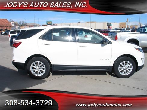 Used 2018 Chevrolet Equinox LS image 29