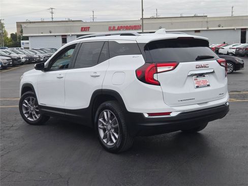 Used 2023 GMC Terrain SLT image 16