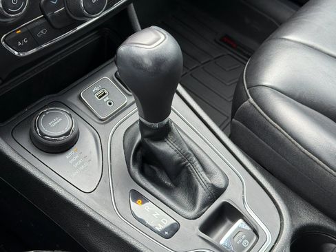 Used 2021 Jeep Cherokee Latitude Plus AWD/4WD image 20