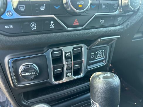 Used 2025 Jeep Wrangler Unlimited Sport AWD/4WD image 39