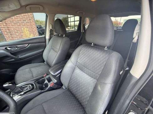 Used 2020 Nissan Rogue S w/ Special Edition Package FWD image 17