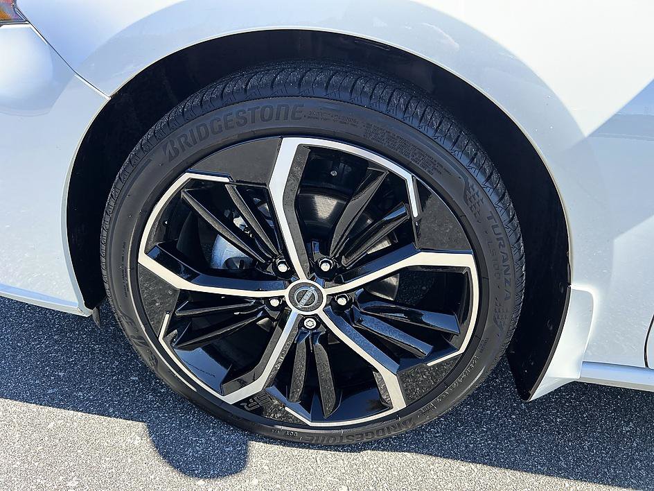 Certified 2024 Nissan Altima 2.5 SR w/ SR Premium Package FWD image 9