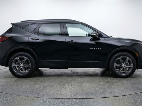Used 2025 Chevrolet Blazer LT image 11
