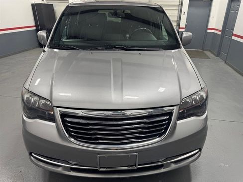Used 2016 Chrysler Town & Country S w/ Driver Convenience Group FWD image 7
