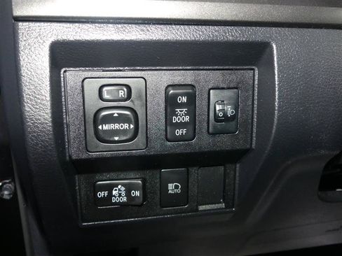 Used 2018 Toyota Tundra SR5 w/ TRD Off Road Package AWD/4WD image 28