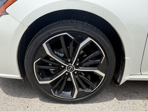 Certified 2025 Nissan Altima 2.5 SR w/ SR Premium Package FWD image 9