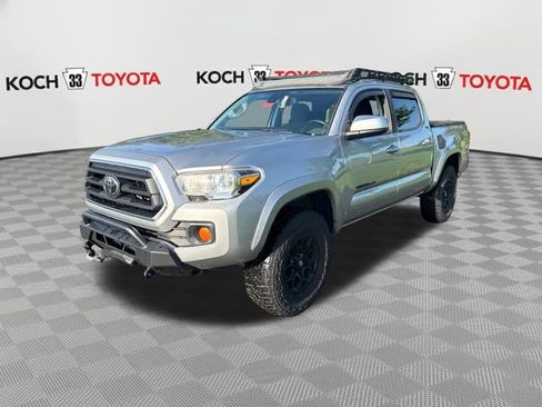 Used 2020 Toyota Tacoma SR5 AWD/4WD image 3