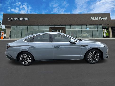 Used 2024 Hyundai Sonata Limited image 4