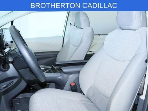 Used 2024 Toyota Sienna LE AWD/4WD image 20