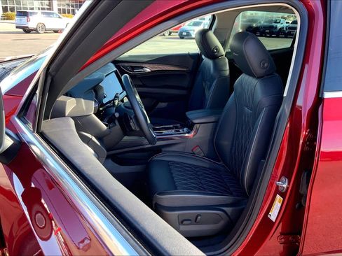 Used 2023 Buick Envision Avenir image 8