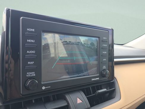 Used 2021 Toyota RAV4 XLE w/ Convenience Package FWD image 18