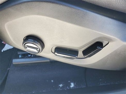 Certified 2025 Volvo XC60 T8 Plus w/ Protection Package Premier image 15