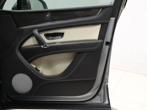 Used 2019 Bentley Bentayga image 82