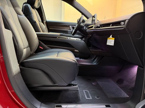 New 2026 Cadillac Vistiq Luxury w/ LPO, Floor Liner Package image 56