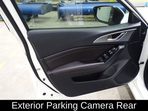 Used 2018 MAZDA MAZDA3 Touring image 10