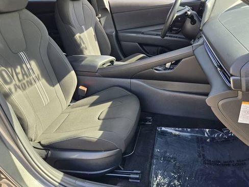 Used 2025 Hyundai Elantra SEL FWD image 15