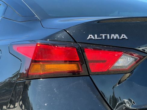 Used 2024 Nissan Altima 2.5 SR FWD image 33