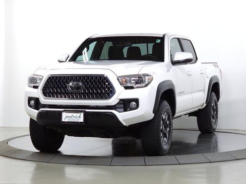 Used 2019 Toyota Tacoma TRD Off-Road AWD/4WD image 3