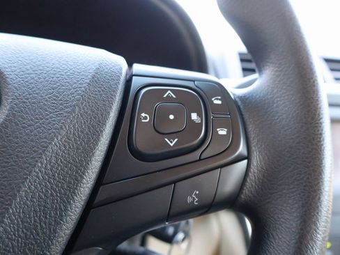 Used 2017 Toyota Camry LE image 28