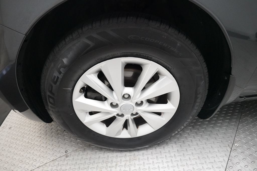 Used 2016 Kia Sedona LX FWD image 26