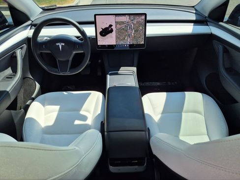 Used 2024 Tesla Model Y Long Range AWD/4WD image 30