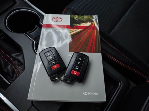 Used 2015 Toyota Camry SE w/ Moonroof Package FWD image 40