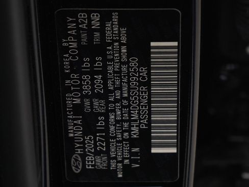 Certified 2025 Hyundai Elantra Sport image 26