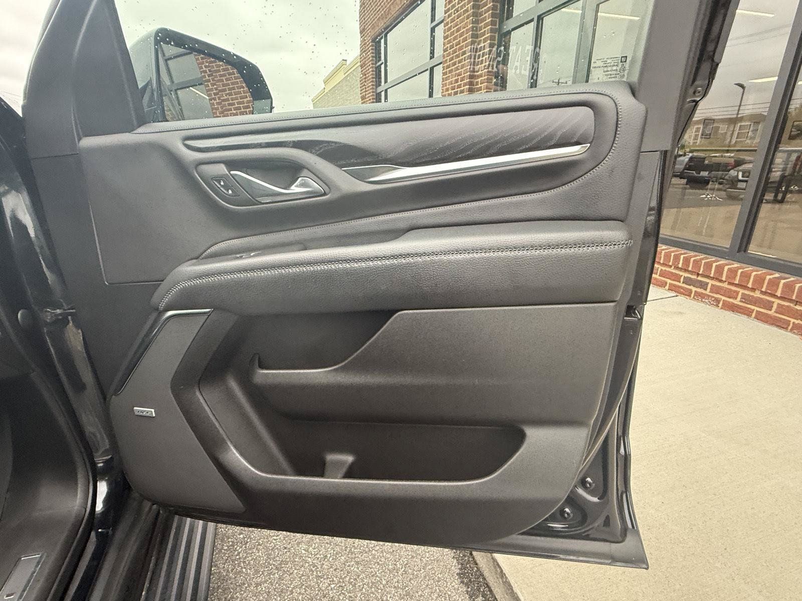 Used 2023 GMC Yukon Denali AWD/4WD image 29