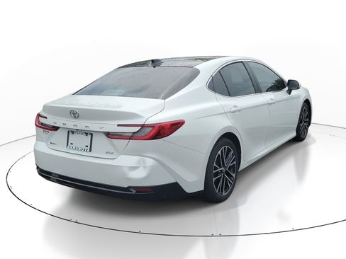 Used 2025 Toyota Camry XLE FWD image 6