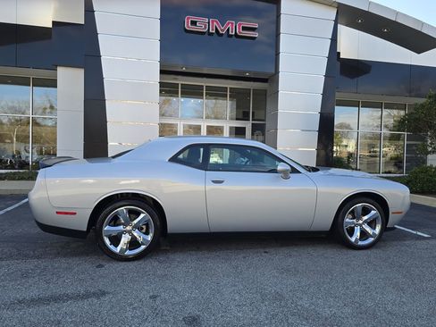 Used 2023 Dodge Challenger SXT RWD image 2