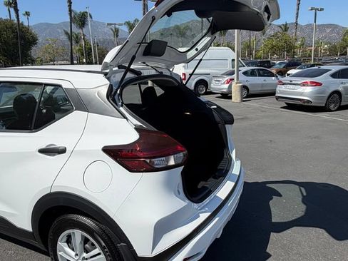 Used 2025 Nissan Kicks Play S FWD image 6