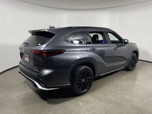 Certified 2025 Toyota Highlander XSE AWD/4WD image 3
