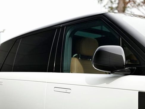 New 2026 Land Rover Range Rover Long Wheelbase SE image 13