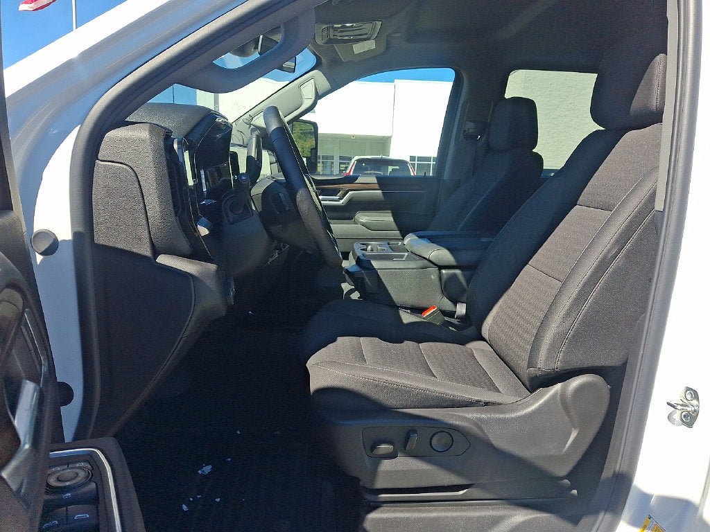 Used 2025 Chevrolet Silverado 2500 LT w/ Convenience Package AWD/4WD image 13