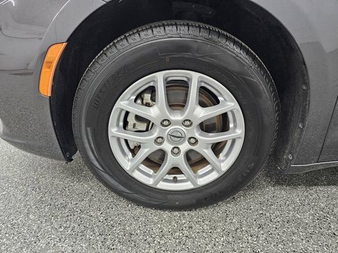 Used 2023 Chrysler Pacifica Touring-L FWD image 8