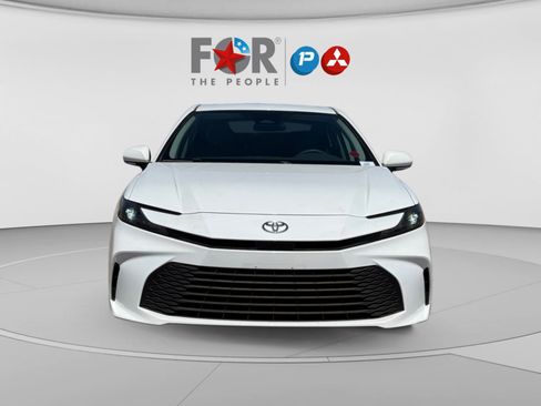 Used 2025 Toyota Camry LE FWD image 8