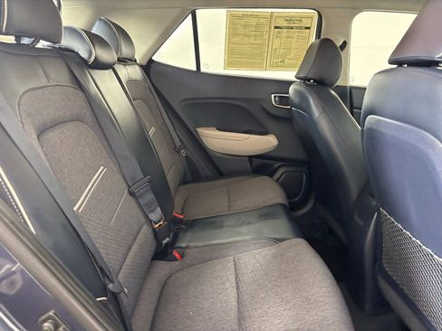 Used 2022 Hyundai Venue Limited image 23