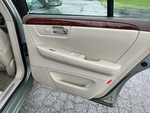 Used 2006 Cadillac DTS w/ Trunk Convenience Package FWD image 28