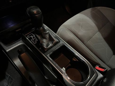 Used 2016 Toyota Tacoma TRD Sport image 33