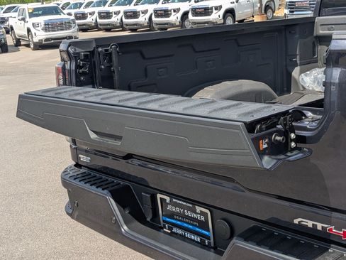 Certified 2025 GMC Sierra 3500 AT4 w/ AT4 Premium Plus Package AWD/4WD image 34