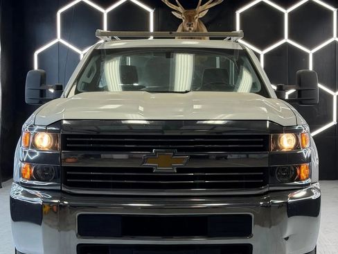 Used 2017 Chevrolet Silverado 2500 W/T RWD image 2