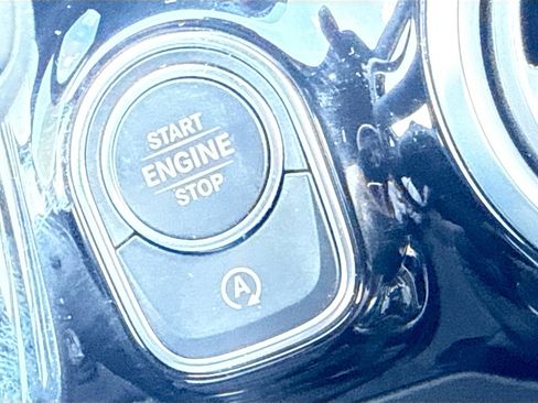 Used 2025 Mercedes-Benz GLA 250 image 35