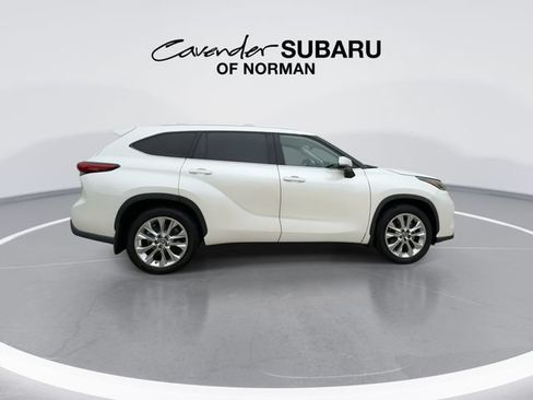 Used 2020 Toyota Highlander Limited AWD/4WD image 2