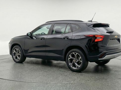Used 2025 Chevrolet Trax LT w/ LT Convenience Package FWD image 6