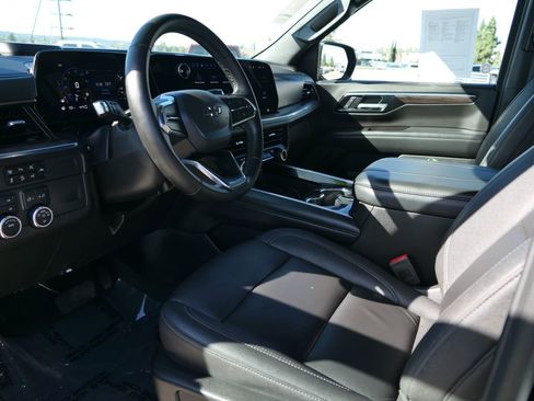 Used 2025 Chevrolet Suburban Z71 AWD/4WD image 10