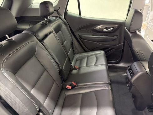 Used 2024 GMC Terrain SLT image 34