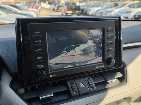 Used 2020 Toyota RAV4 XLE Premium image 36