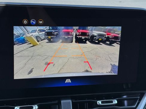 Used 2025 Chevrolet Equinox LT AWD/4WD image 24