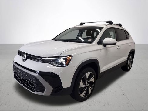 New 2026 Volkswagen Taos SE AWD/4WD image 2